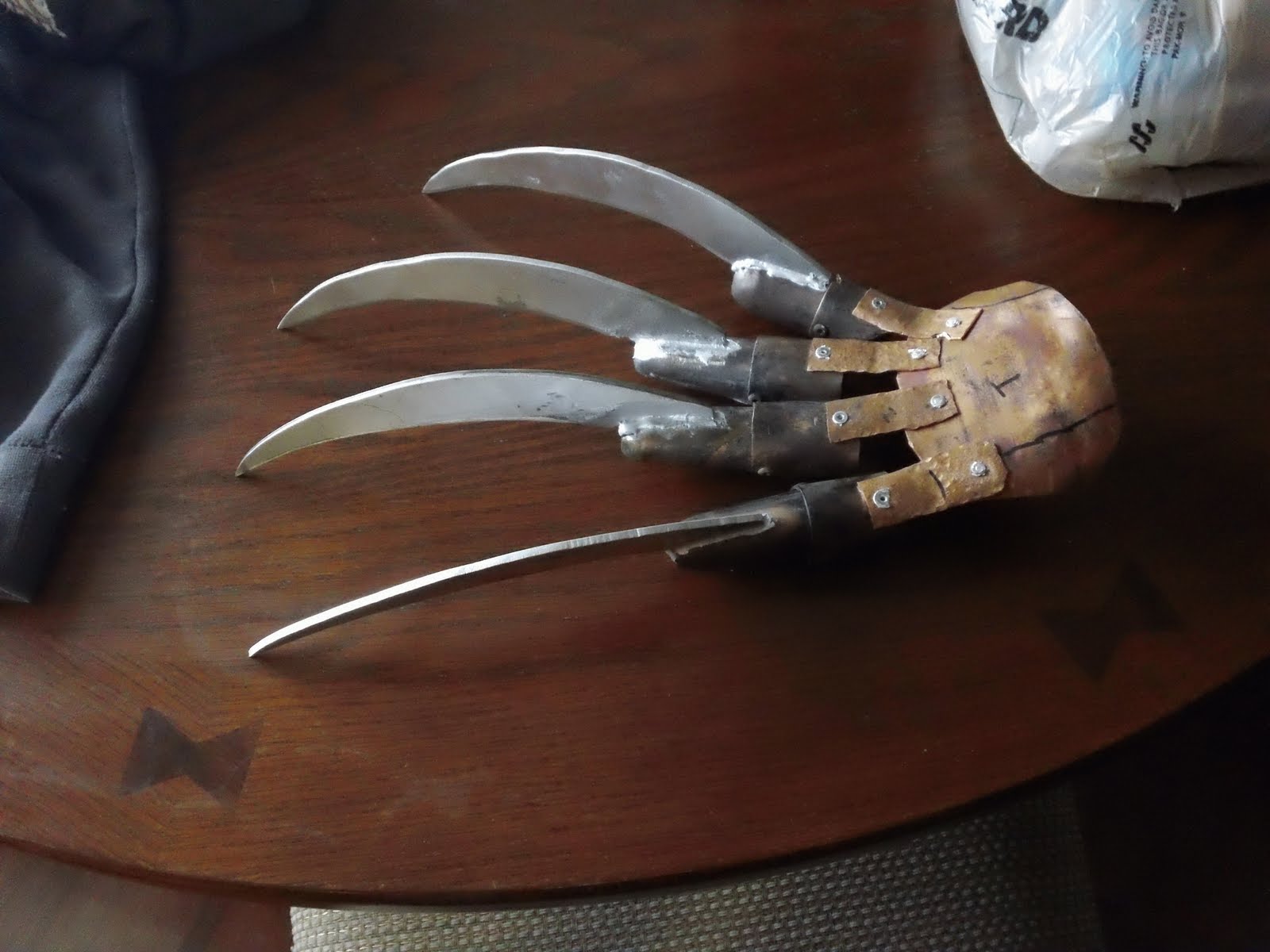 Boxed Reprap: Not 3D printing, Freddy Kruger glove