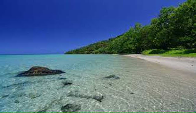 PANTAI TROPIS TERINDAH  DI PULAU NATUNA