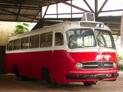 bus pertama indonesia