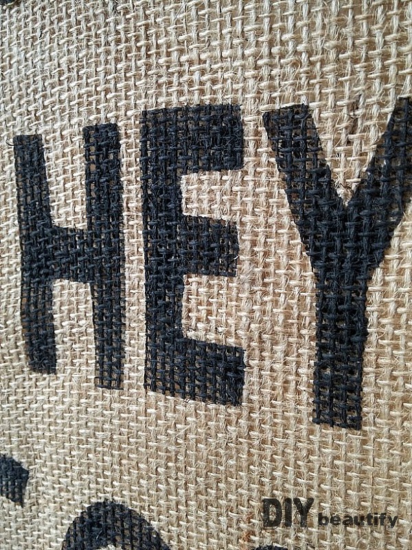 Get your FREE printable version of this Stenciled Burlap sign at DIY beautify blog