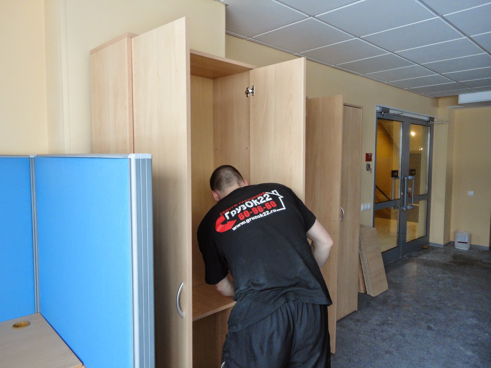 Грузчик сборщик мебели