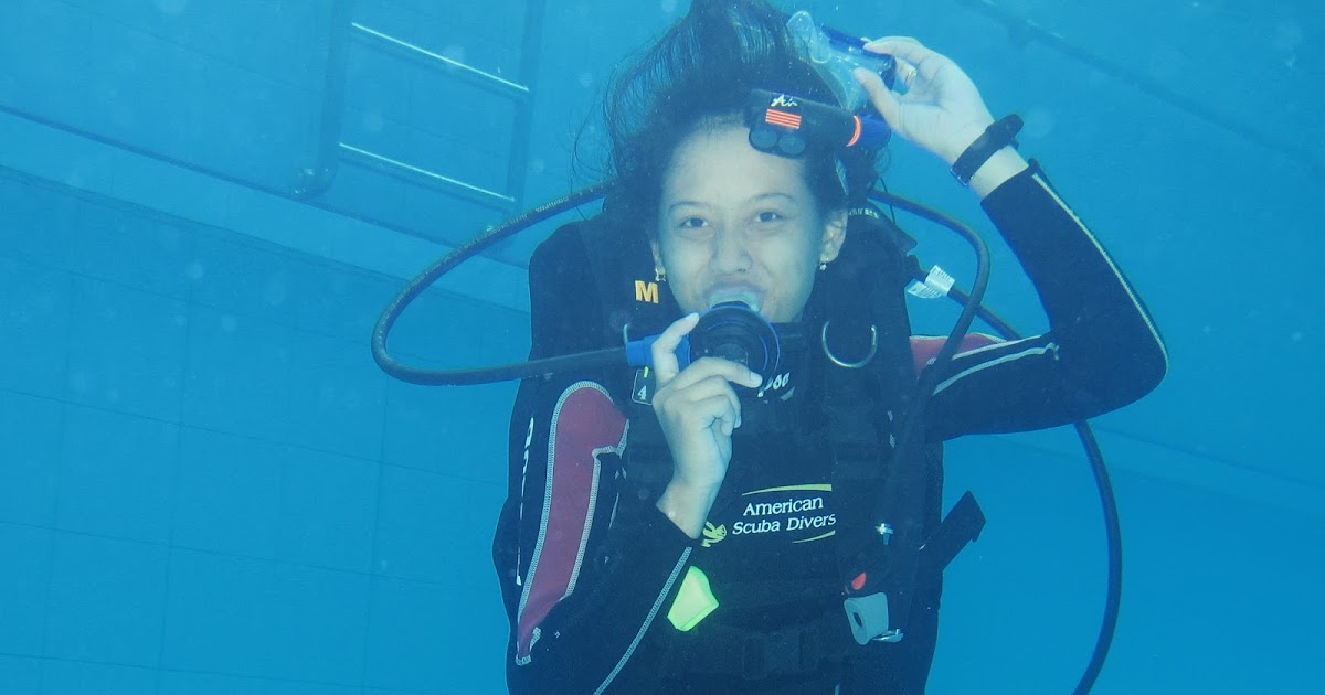 Dive 1. Аквалангист под водой. Дайвинг анталия. Dive 1. Нырять с аквалангом.