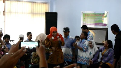 Khofifah Ajak Orang Tua Siapkan Alarm Warning System