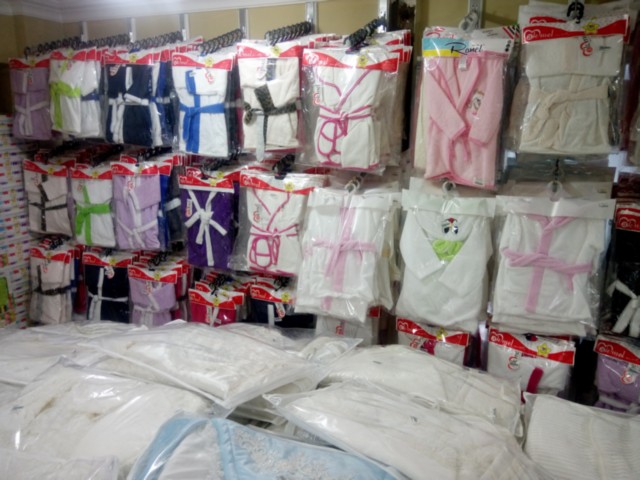 cheapest wholesale household textiles such as bedspreads.