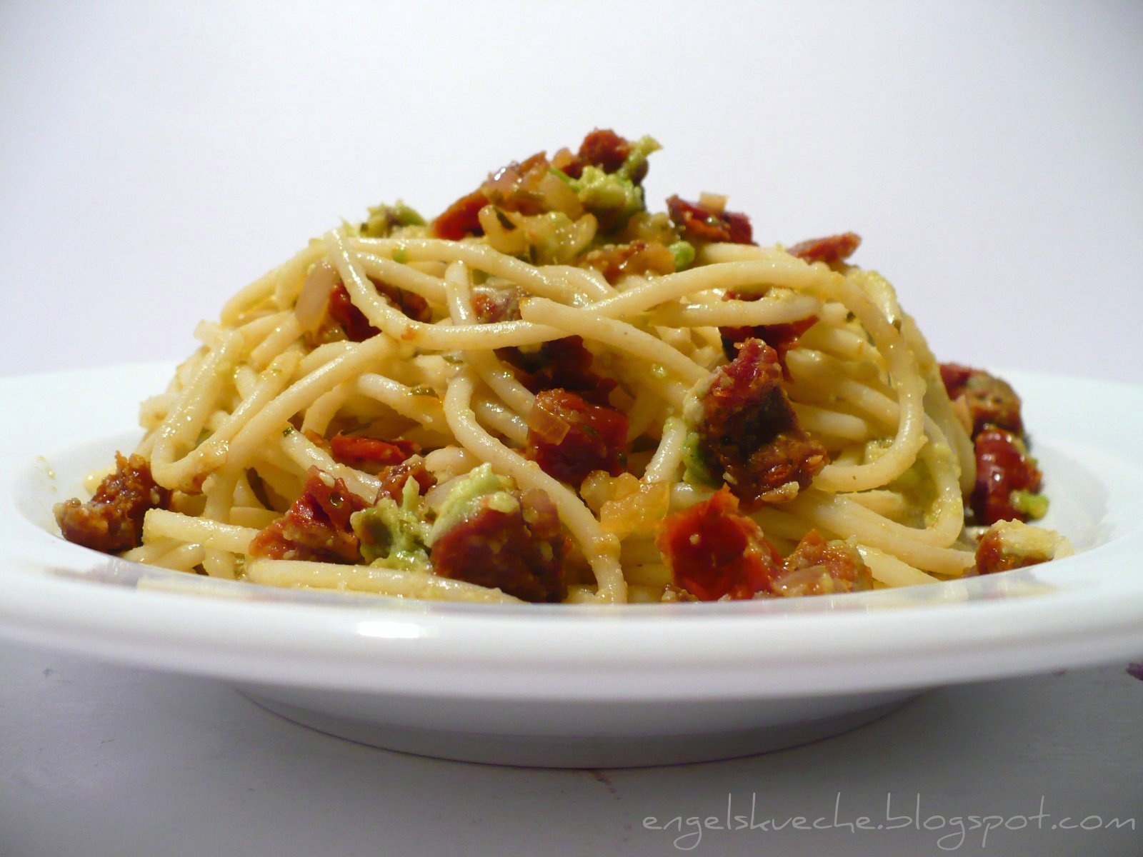 Essen aus Engelchens Küche: Gourmandes Spaghetti mit Avocado und ...