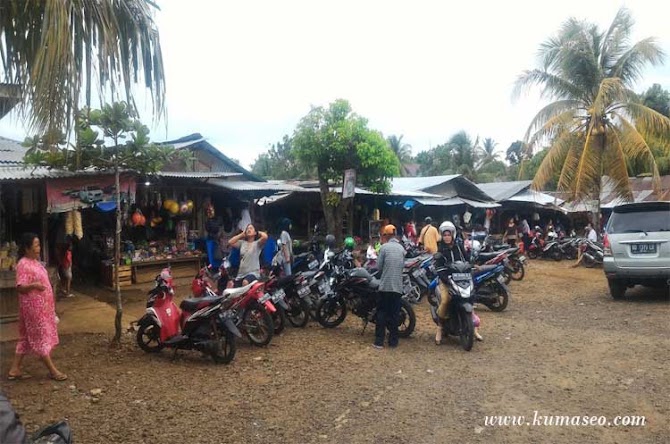 Pasar Kaget Yang Ramai Namun Tak DiPerhatikan Pemerintah