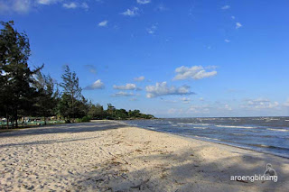 pantai nyiur melambai lalang belitung timur