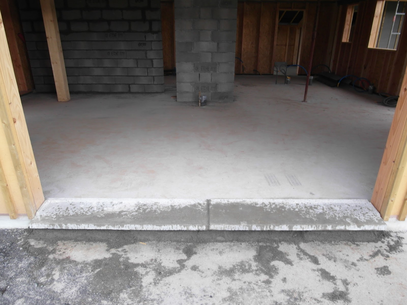 Construction de notre maison à Agnos Pose des seuils et