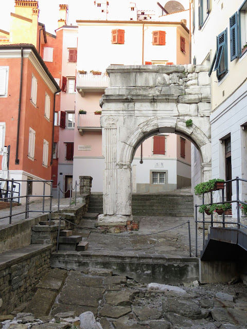 Trieste points of interest: Arco di Riccardo
