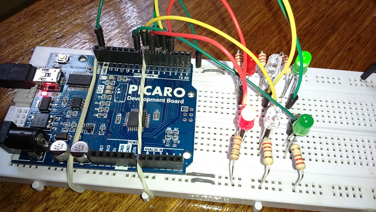Seba Electronic Labs: [Arduino 04] Cruce de semaforos