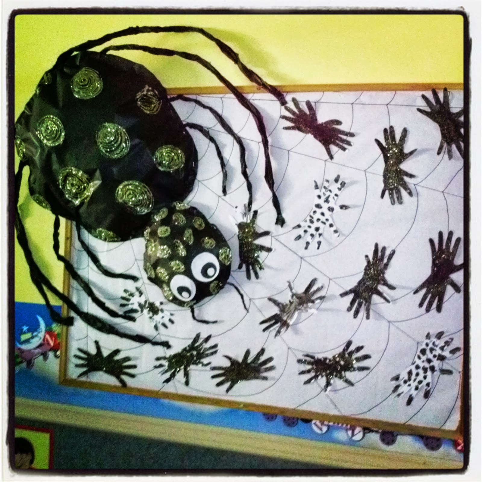 Me Myself And DIY Spider Bulletin Board Me Myself And DIY Spider Bulletin Board