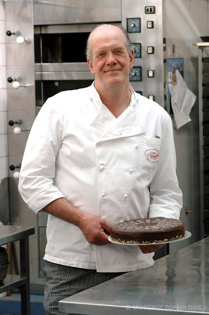 Eine besondere Schwaeche hat Konditor Heinz Wonsyld für die kleinen suessen Suenden des Lebens: Pralinen und Petits Fours sind seine Steckenpferde