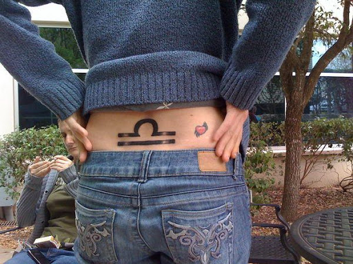 Libra equilibrar a parte inferior das costas