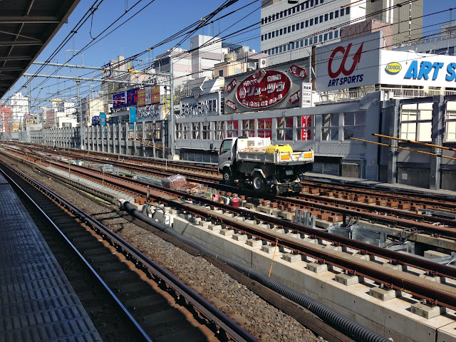 線路走行作業トラック,上野駅〈著作権フリー無料画像〉Free Stock Photos