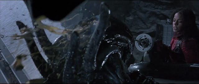 Alien.vs.Predator.2004.720p.BrRip.x264.YIFY.mp4_snapshot_01.26.33_%255B2015.06.13_19.37.44%255D