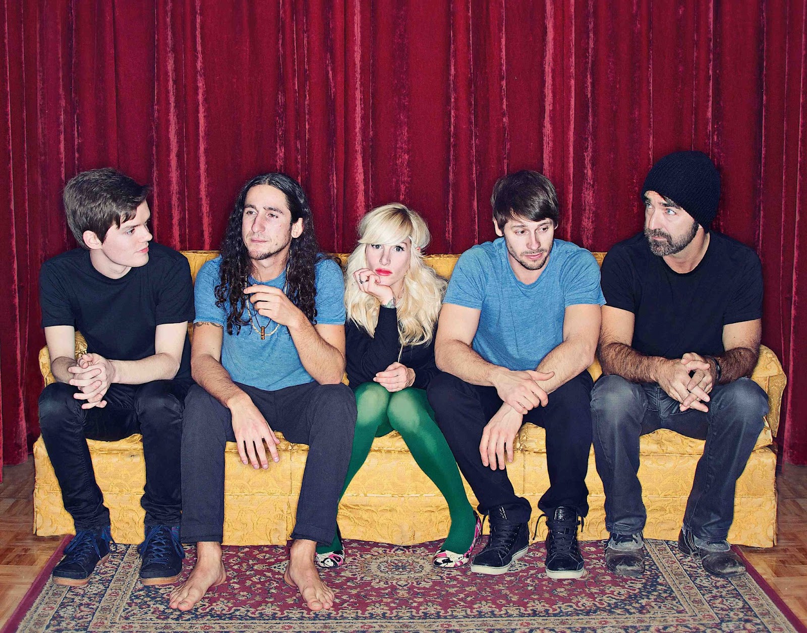 Free Download MP3 Walk off the Earth Somebody That I Used to Know