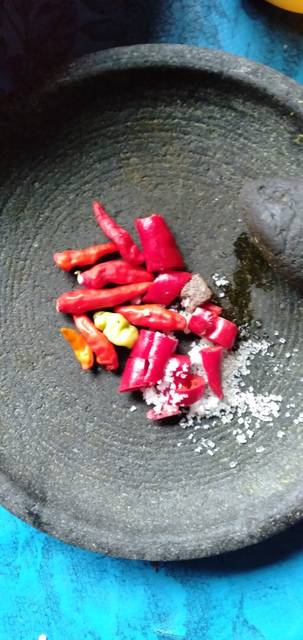 Resep Sambal Mangga Muda Yang Super Duper Pedas Segar Siap Menjadi Pendamping Makan Siang Bunda Dan Keluarga Modern Id