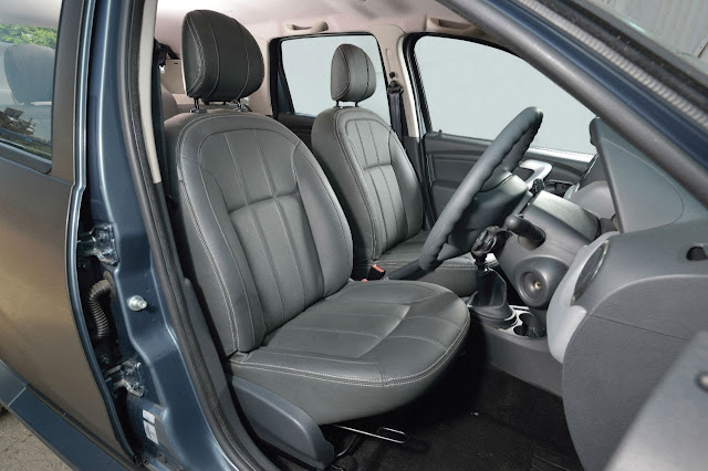 Dacia Duster Black Edition interior