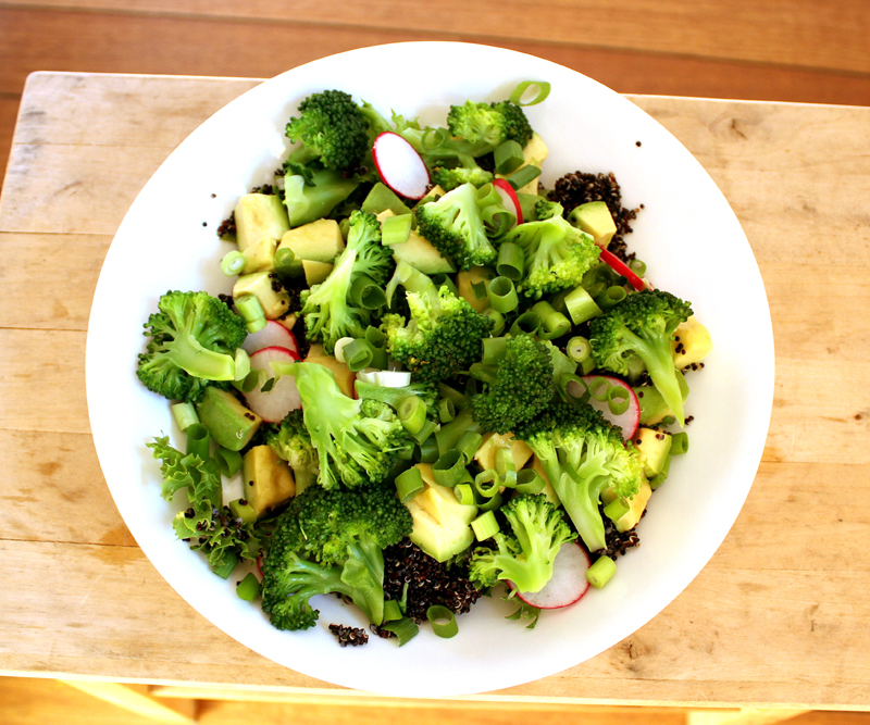 Brokkolisalat med quinoa | Veganmisjonen