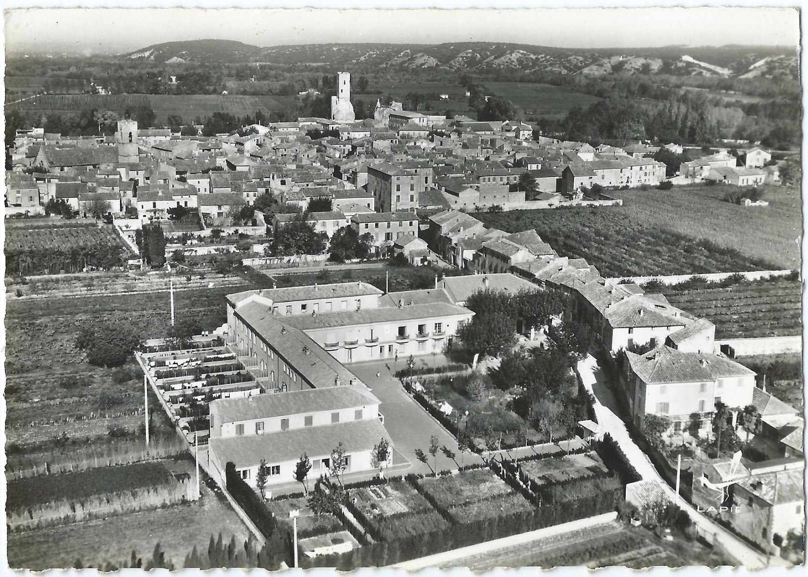 Roquemaure Cartes Postales Vue Aérienne Roquemaure ''La Cité Provençale''