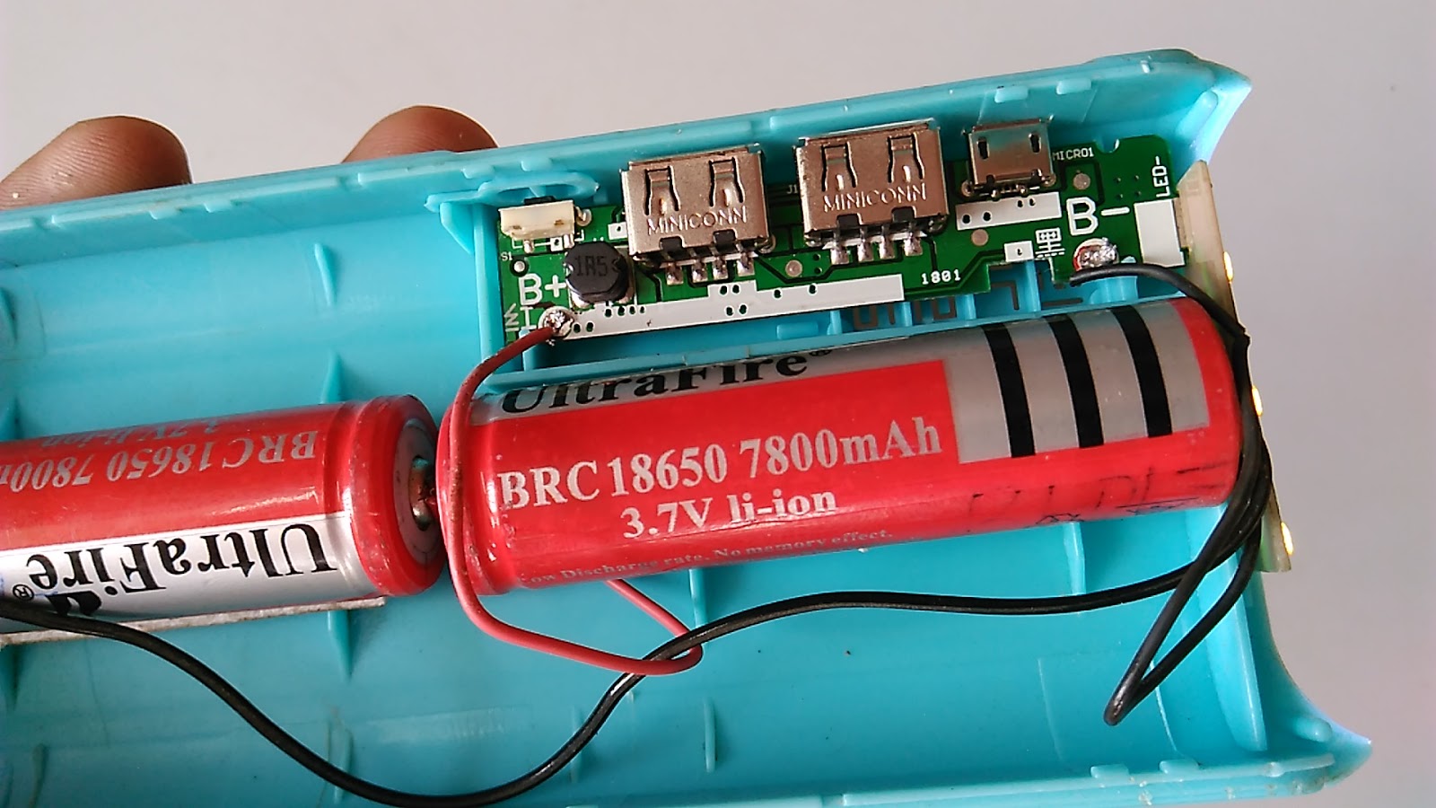 The 15600 mAh Power Bank Kit uses the 3.7v 18650 Liion battery