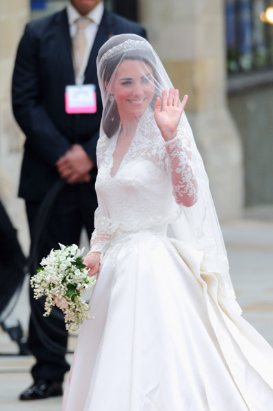 THE WEDDING DRESS: Catherine, Duchess of Cambridge wears Sara Burton ...