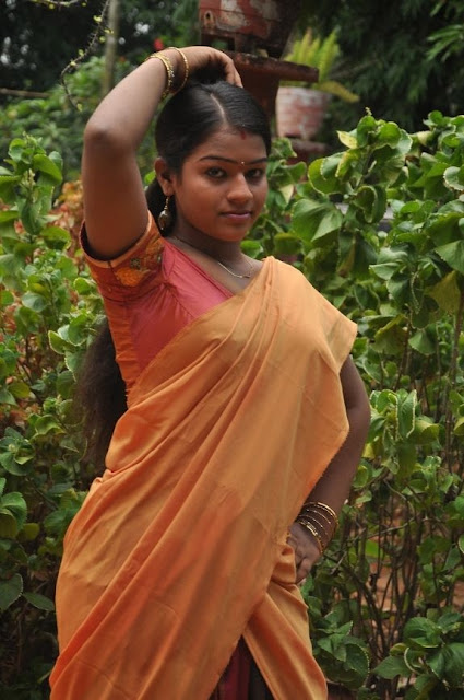 Celeb Saree ..: Super Hot South Tamil Actress Romance with Hero