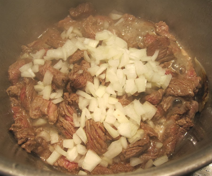 Se añade cebolla picada