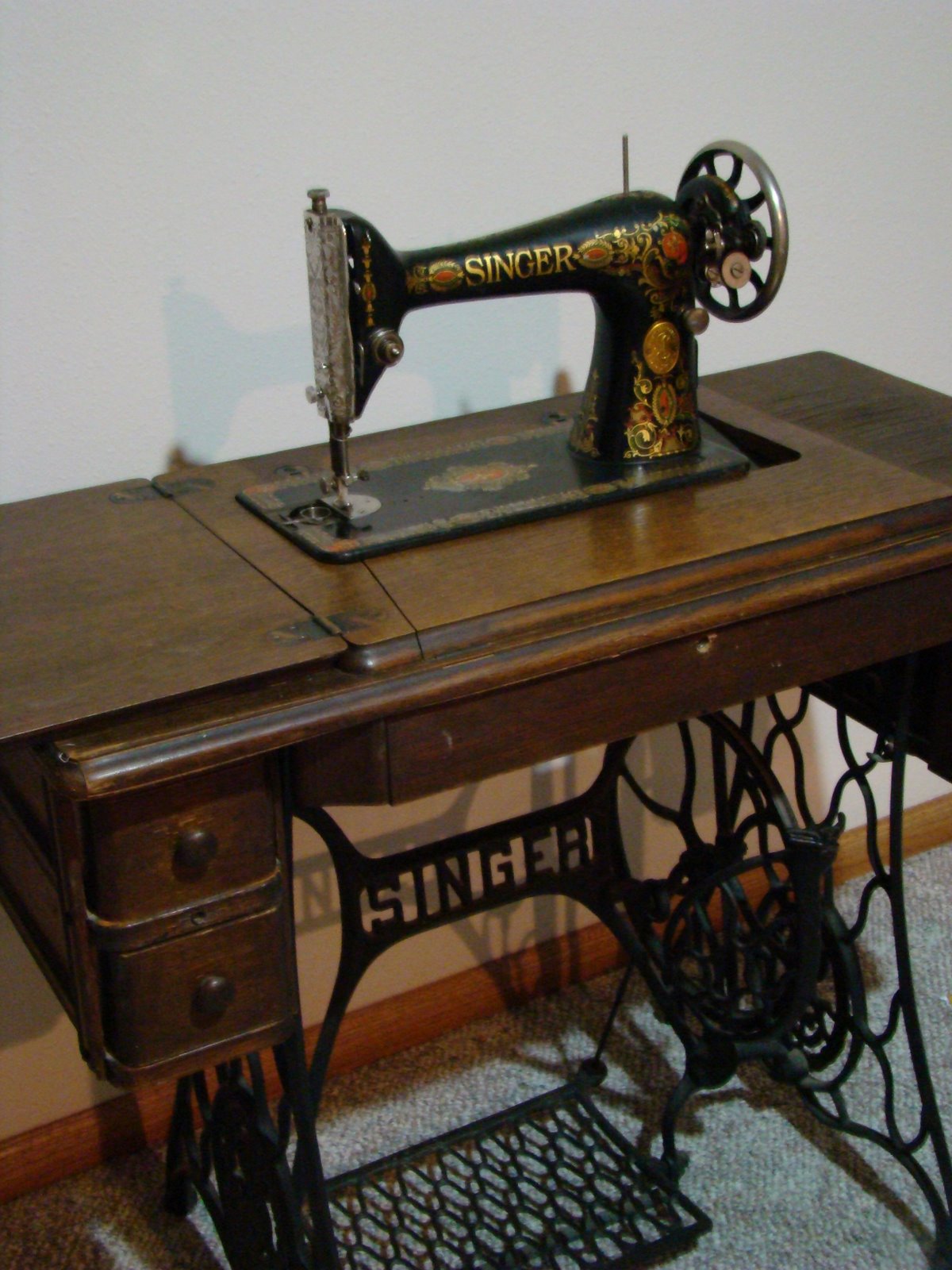Cup of Tea and a Slice of Cake aka UKMUMINUSA Treadle Singer Sewing