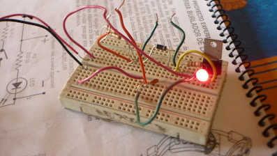 Alarma contra robo experimental hecha en un protoboard