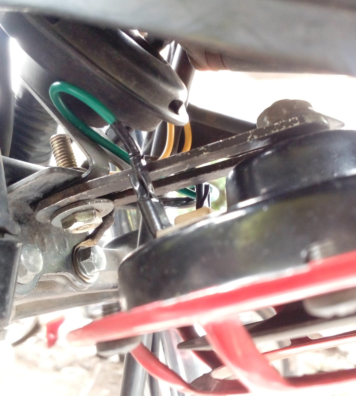 memasang klakson Mobil di yamaha vixion dengan relay