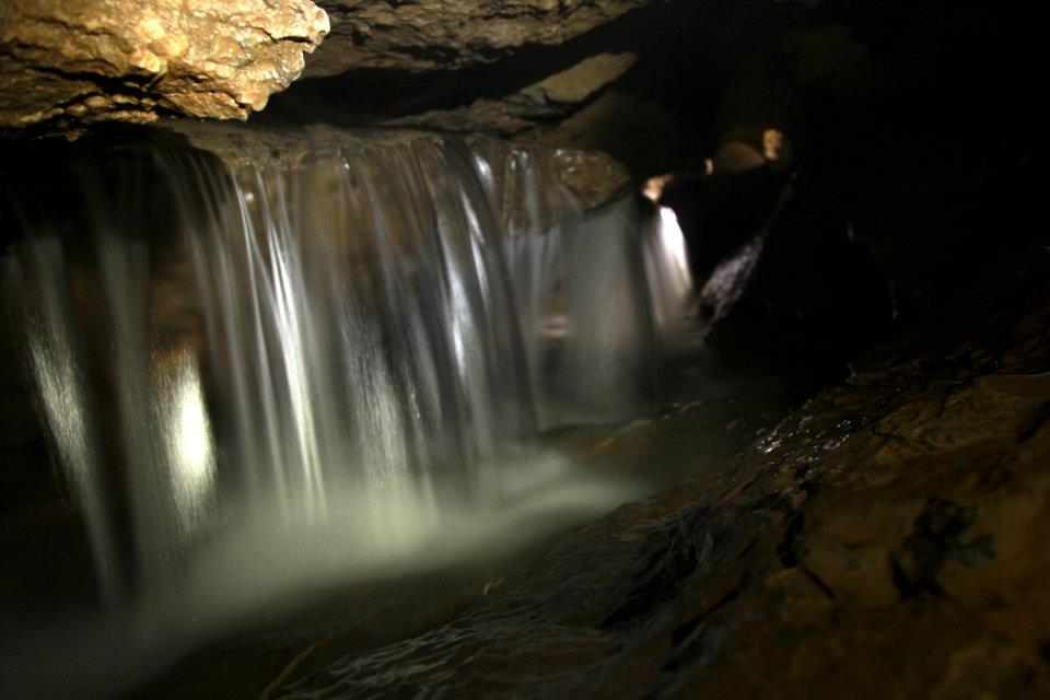 beauty and the geek clarksville cave