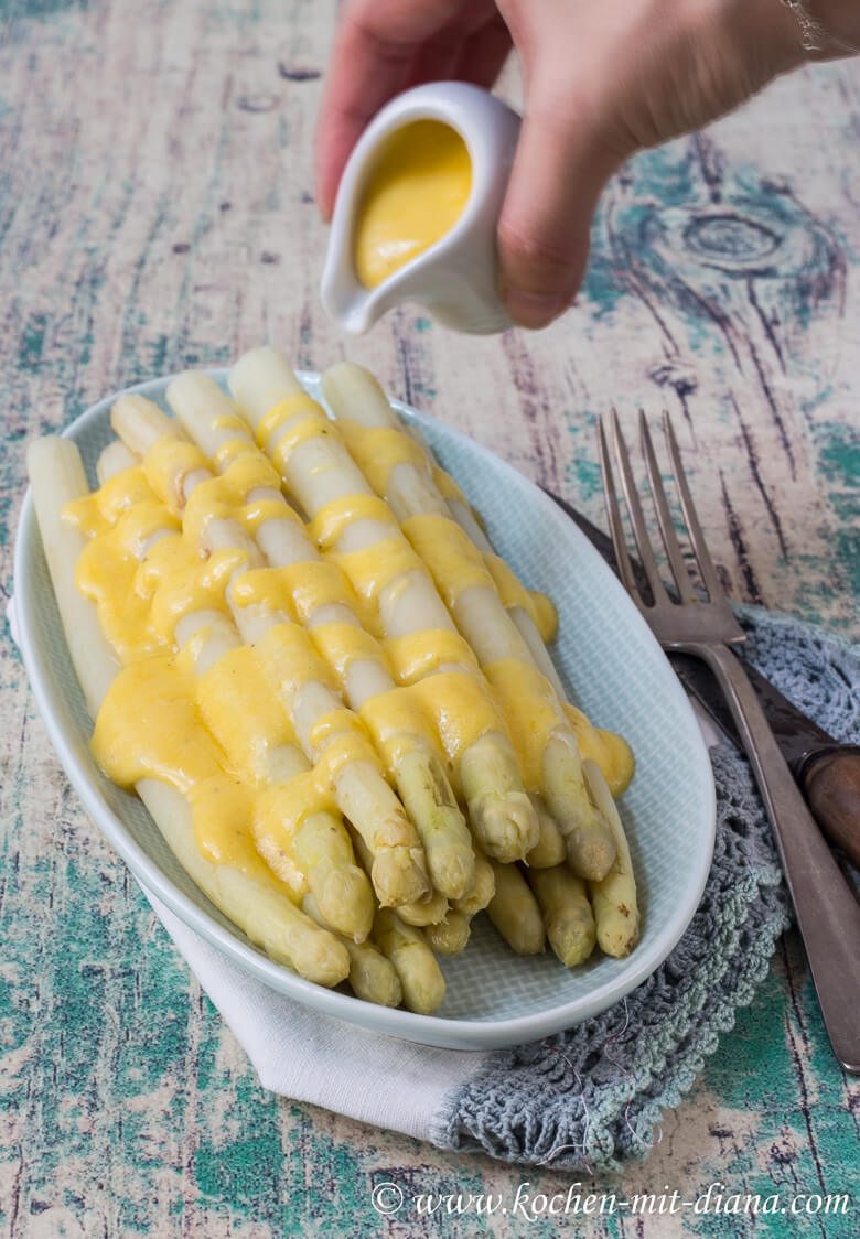 White asparagus with homemade hollandaise sauce - Cooking with Diana