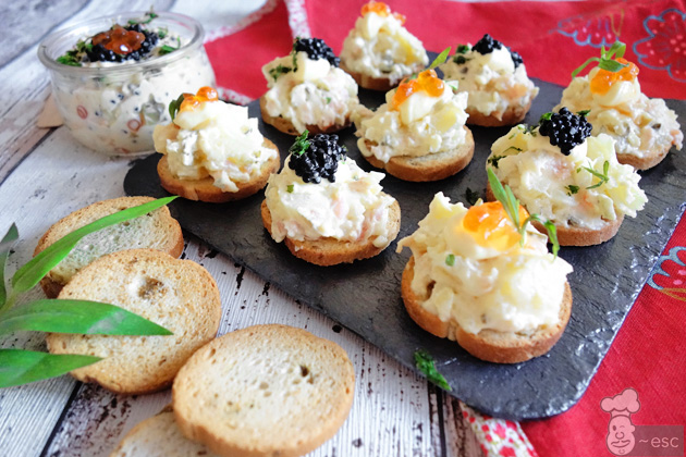 Ensaladilla de patata con salmón ahumado perfecta para canapés y aperitivos
