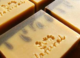 صناعة صابون من حليب الأم للعناية بالبشرة