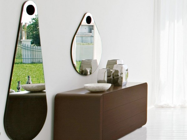 Dekorasi Dinding dengan Cermin Modern yang Menarik