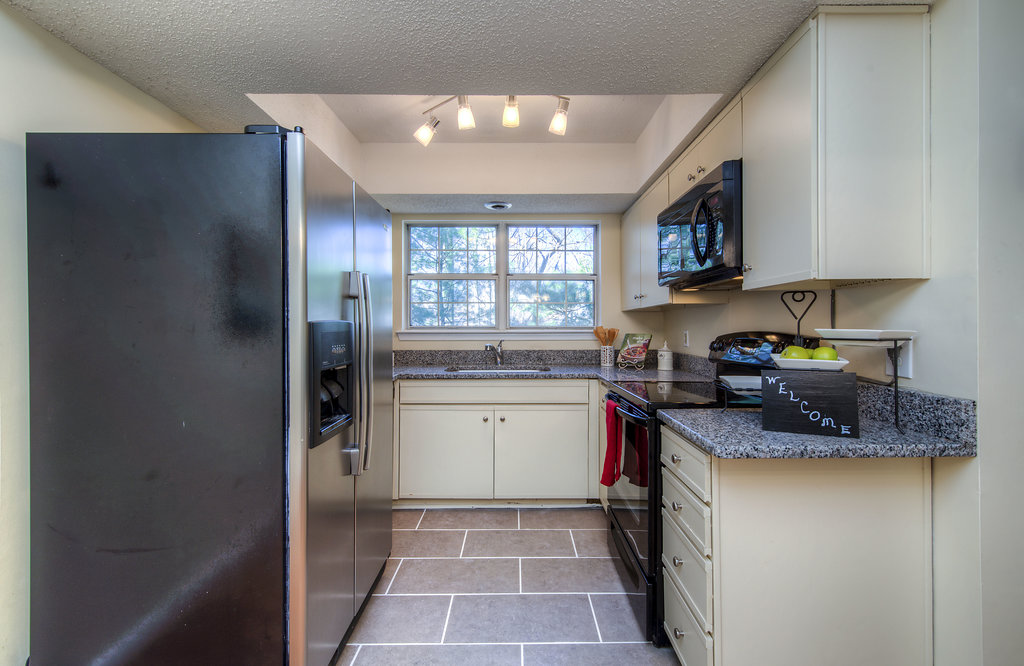 Penderbrook 12014 Golf Ridge Ct 301 Fairfax, VA 22033 Just Listed! By