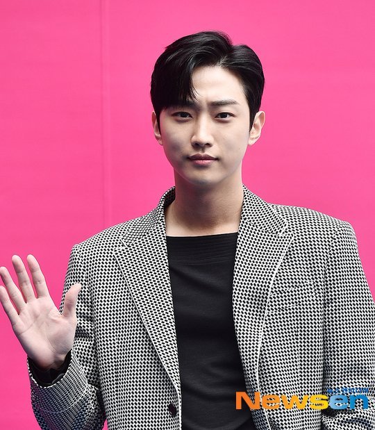 B1A4's Jinyoung deletes controversial event at Japanese fan meet
