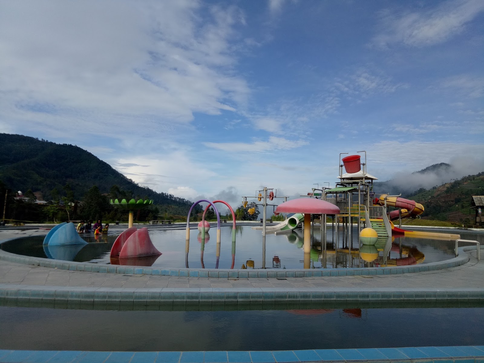 Sensasi Berendam Tengah Malam Dengan Suhu Udara 14 Derajat Celcius - Ella Fitria