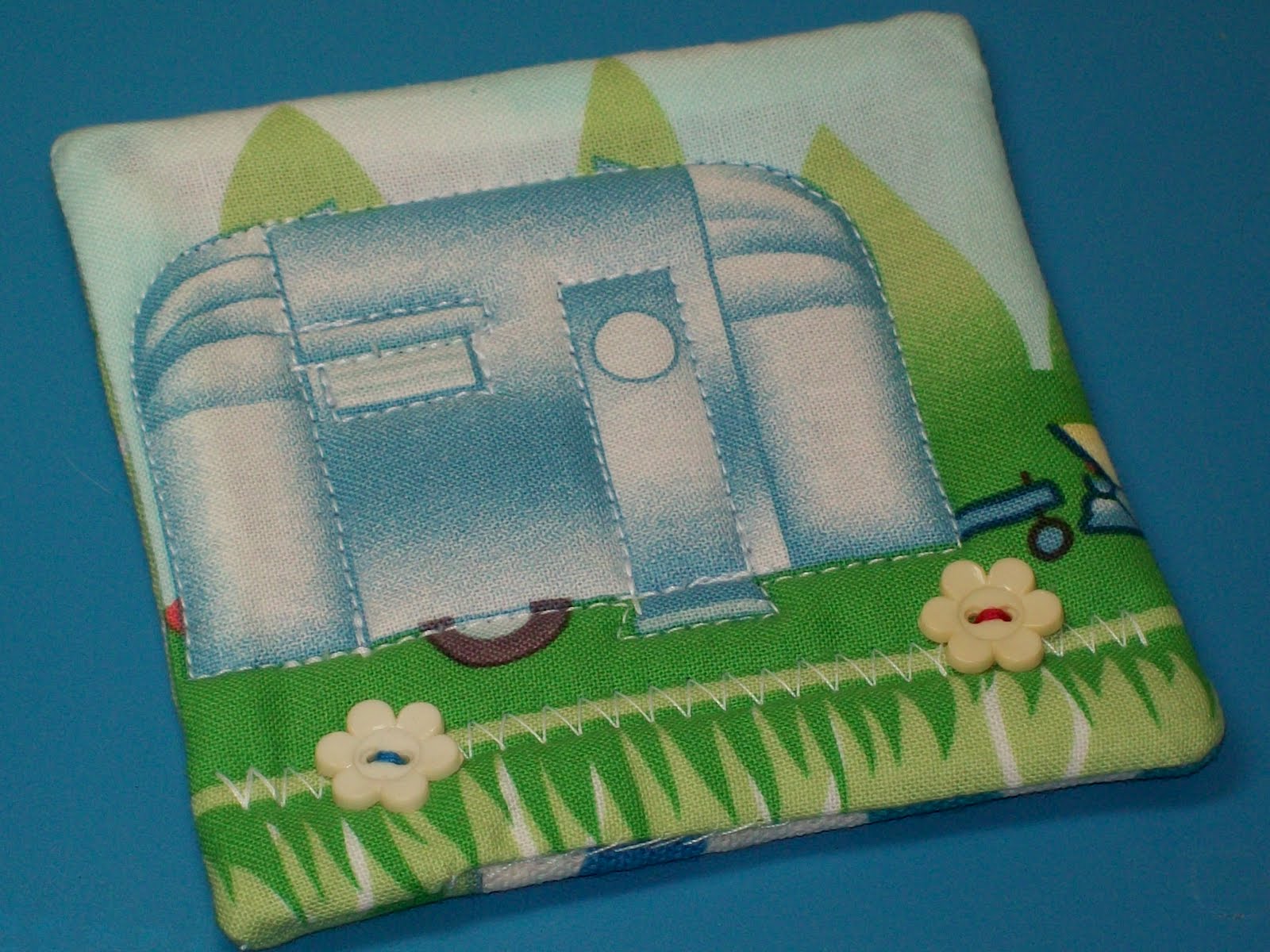 bloggerkittyred Vintage Travel Trailer Mug Rug