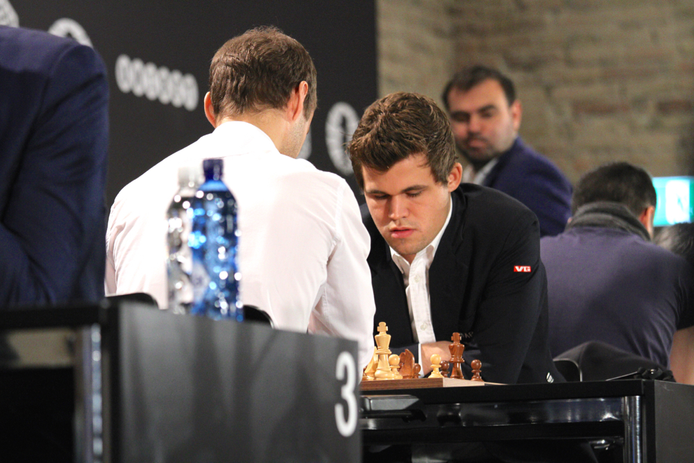 Une victoire clé de Magnus Carlsen face au Belarus Sergei Zhigalko lors de la 11e ronde - Photo © site officiel