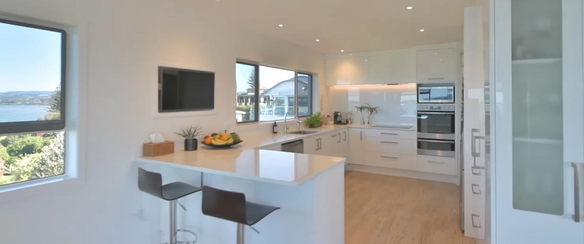 21 Photos vs. 69 Harbour View Rd, Omokoroa Interior Design Luxury Home Tour