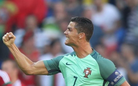 Que Ngoc Hai: '10 nam qua, Ronaldo xuat sac hon Messi' - Anh 4