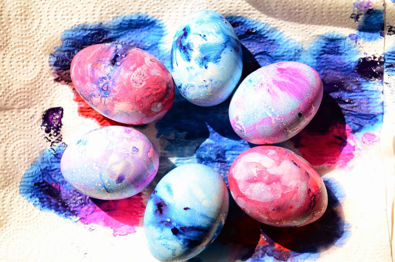 Practical Mom Easter Activity Marbled Eggs