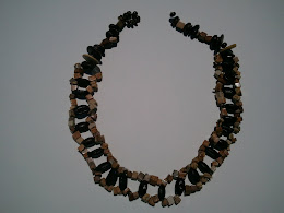 Natual stone and bean choker