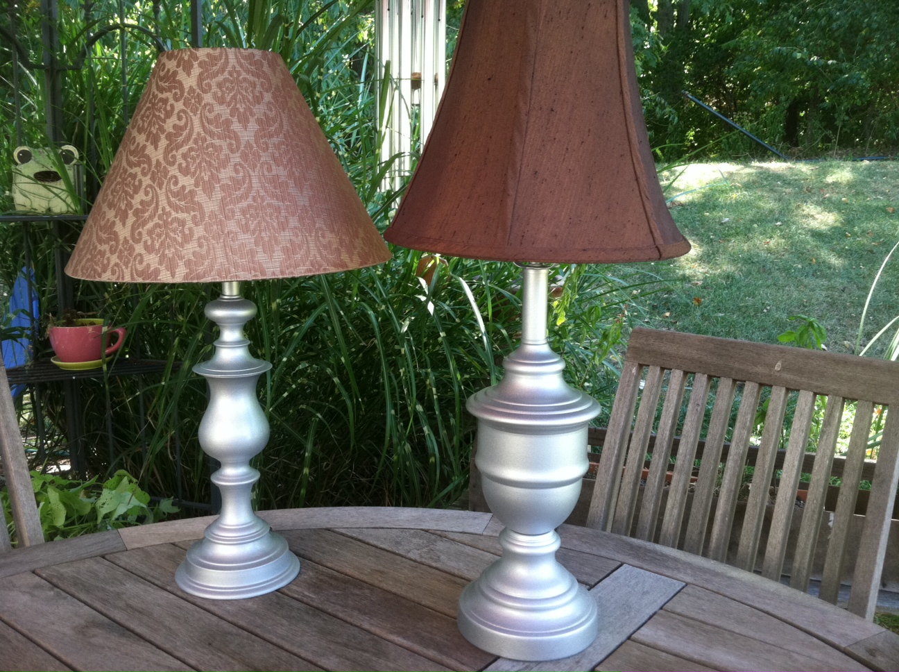 a wee Meenit Thrift store lamps spray paint treatment