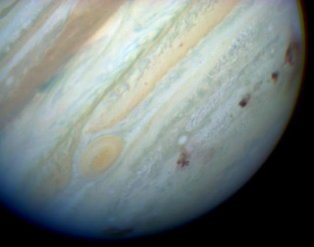 Manchas na atmosfera de Júpiter causadas pelos impactos de Shoemaker-Levy 9