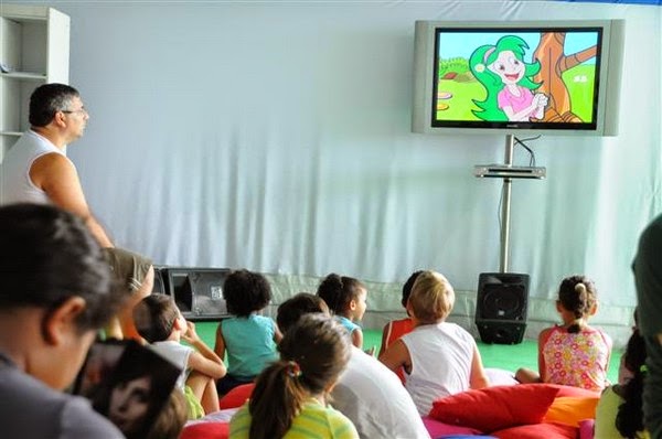 5 filmes que toda criança deveria ver crianças assistindo filme