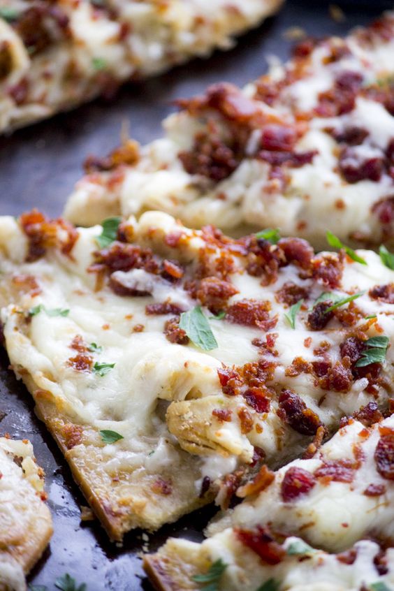 We need to talk about this Chicken Bacon Ranch Flatbread pizza. Like whoa! My family was literally fighting over the last piece at dinner last night. I mean, not like real fighting, just family fighting