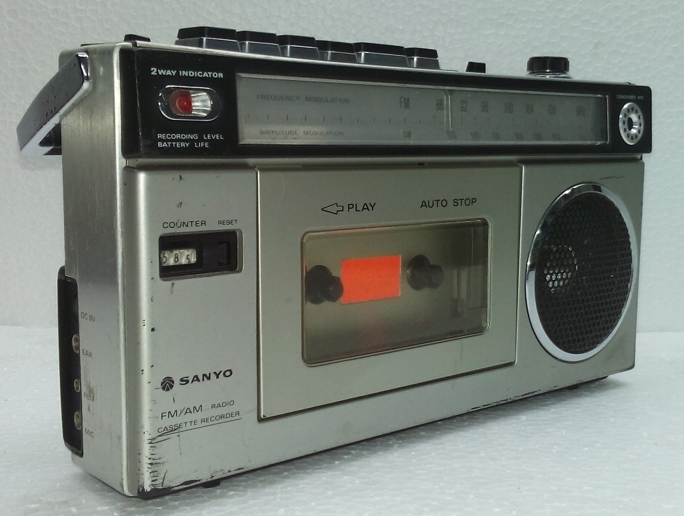 BARANG BARANG ELEKTRIK TERPAKAI DAN RARE Radio Cassette Recorder SANYO